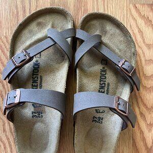 Birkenstock Toe Loop Sandals Size 37 (Size 6 equivalent)